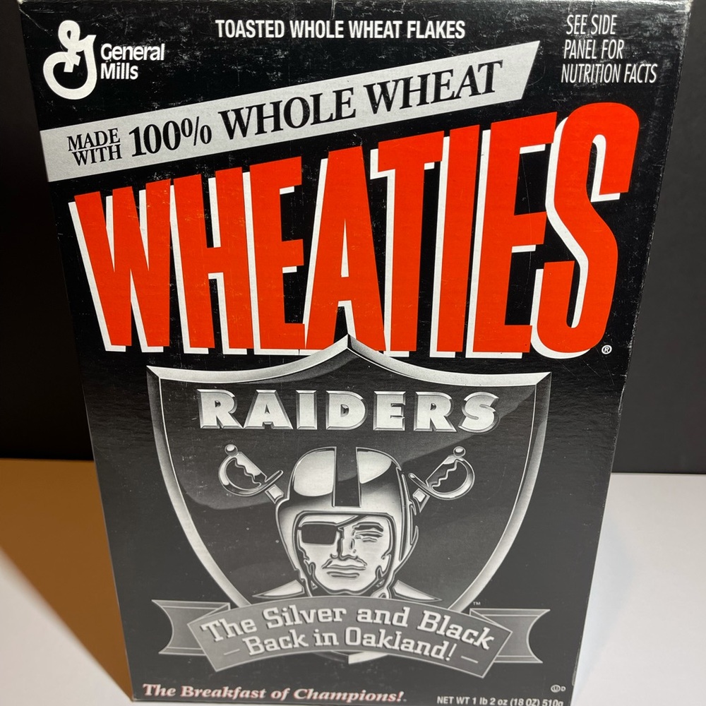 Oakland Raiders Collectible Vintage Box new